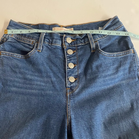 Levi’s Mile High Cropped Wide Leg Button Fly Jeans in great condition.Size 26 - Picture 12 of 16